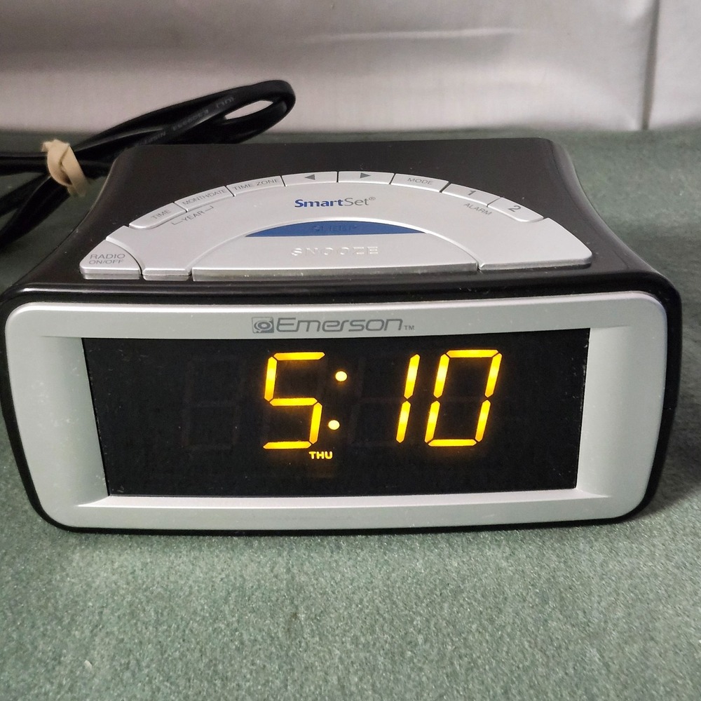 Emerson Dual Alarm Auto Smartset Clock Radio JUMBO Digital Display Model CKS9051